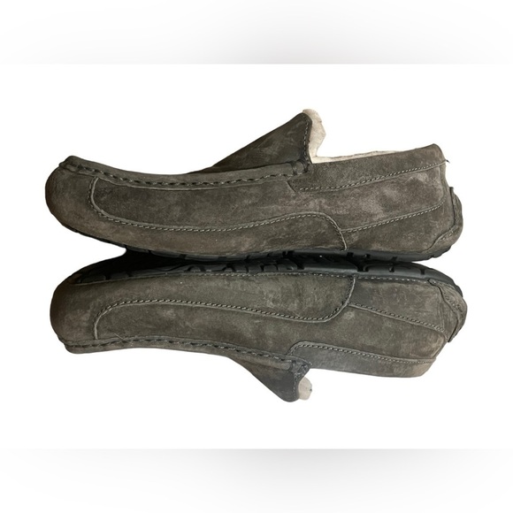 Ugg Ascot men’s leather shearling lined slipper - Picture 3 of 10